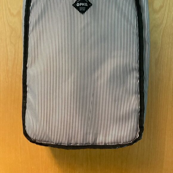 PKG soft body padded laptop or tablet tote with 3 compartments - Picture 8 of 8